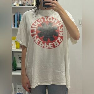 Urban Outfitters - Red Hot Chili Peppers oversized graphic tee, size S/M, white
